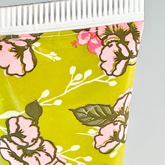 Soap & Paper Factory Green Tea The Vert Shea Hand Cream Travel .5 fl oz 15ml New - Picture 3 of 7